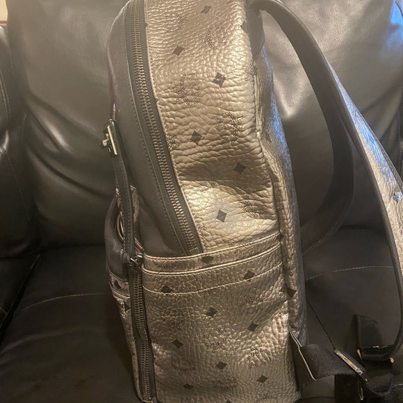 MCM Stark Dual Cyber Flash LG Backpack Holo Silver main image 7